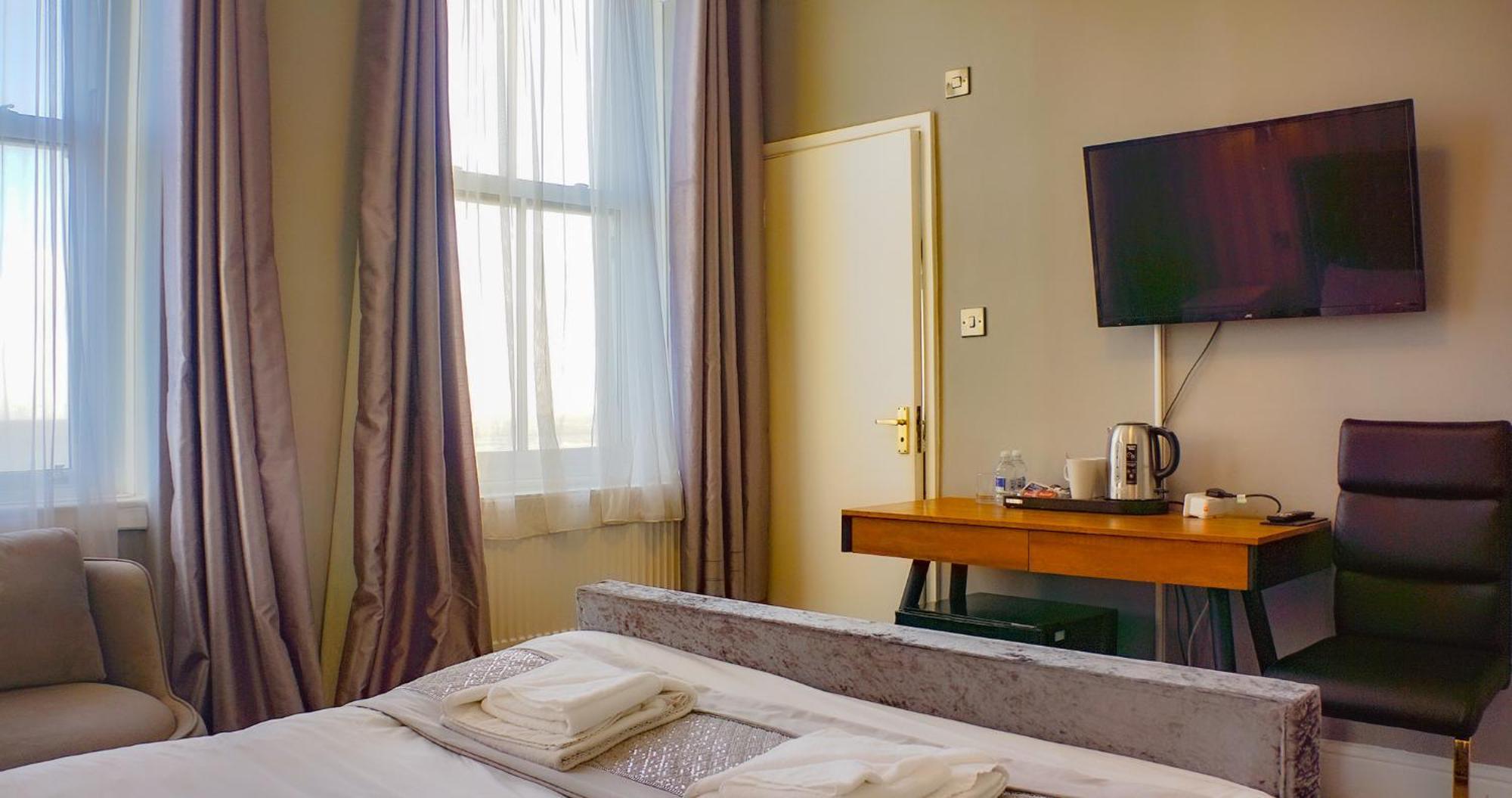 The Pier Hotel Eastbourne Bagian luar foto